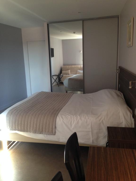 Le Relais Des Bergers Hotel Saint-Martin-en-Haut Ruang foto