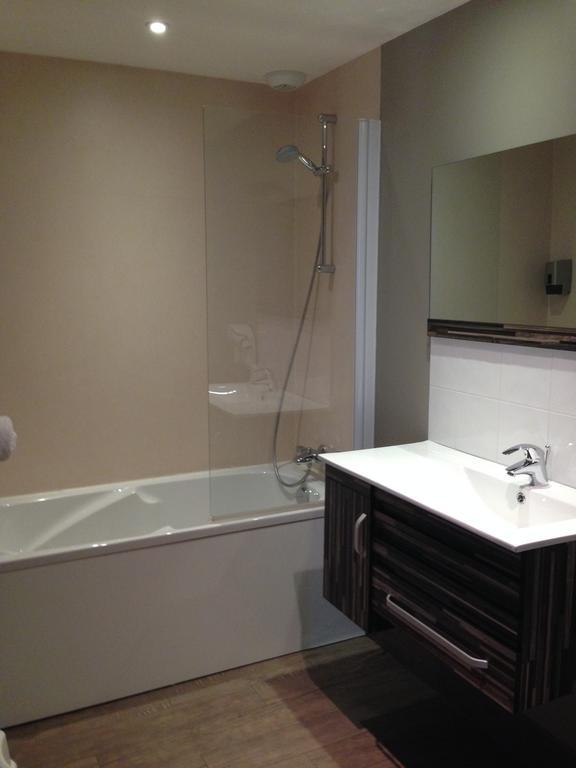 Le Relais Des Bergers Hotel Saint-Martin-en-Haut Ruang foto
