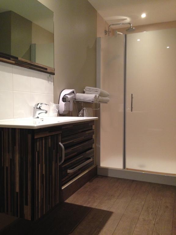 Le Relais Des Bergers Hotel Saint-Martin-en-Haut Ruang foto