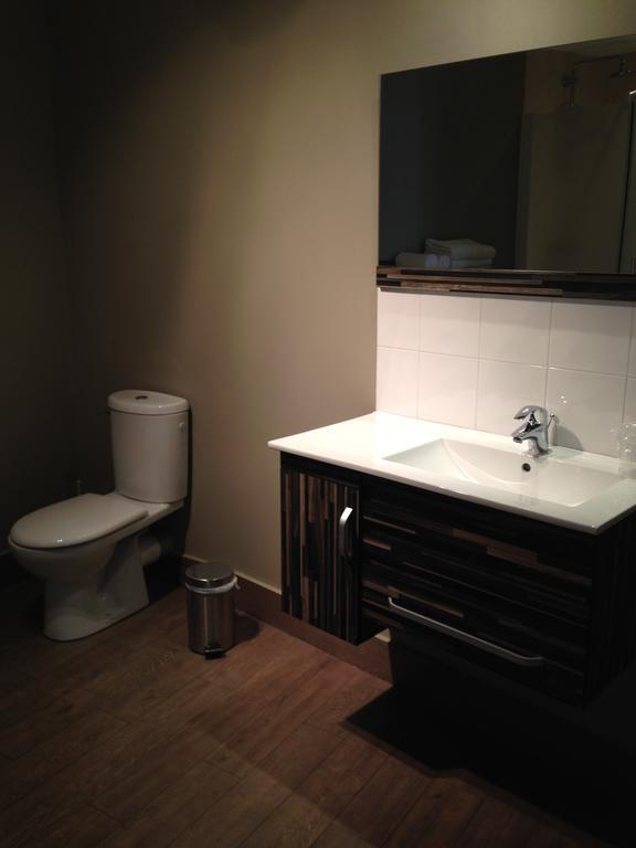 Le Relais Des Bergers Hotel Saint-Martin-en-Haut Bagian luar foto