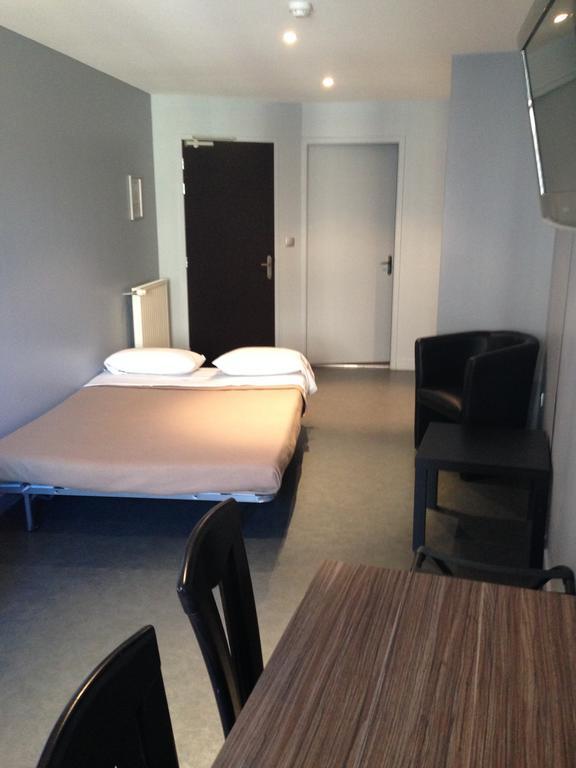 Le Relais Des Bergers Hotel Saint-Martin-en-Haut Bagian luar foto
