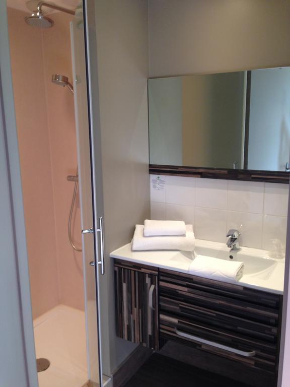 Le Relais Des Bergers Hotel Saint-Martin-en-Haut Ruang foto