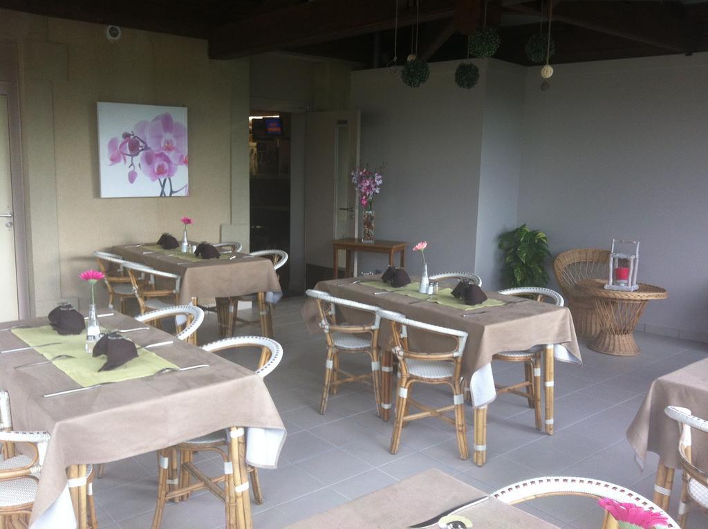 Le Relais Des Bergers Hotel Saint-Martin-en-Haut Bagian luar foto