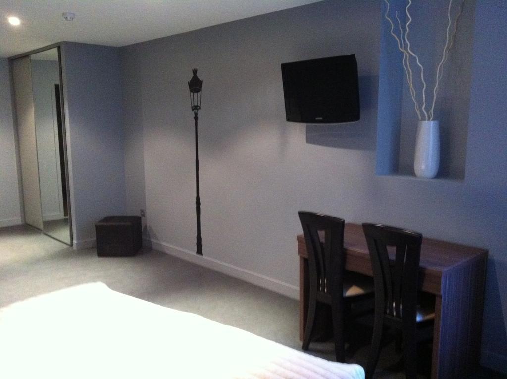 Le Relais Des Bergers Hotel Saint-Martin-en-Haut Ruang foto
