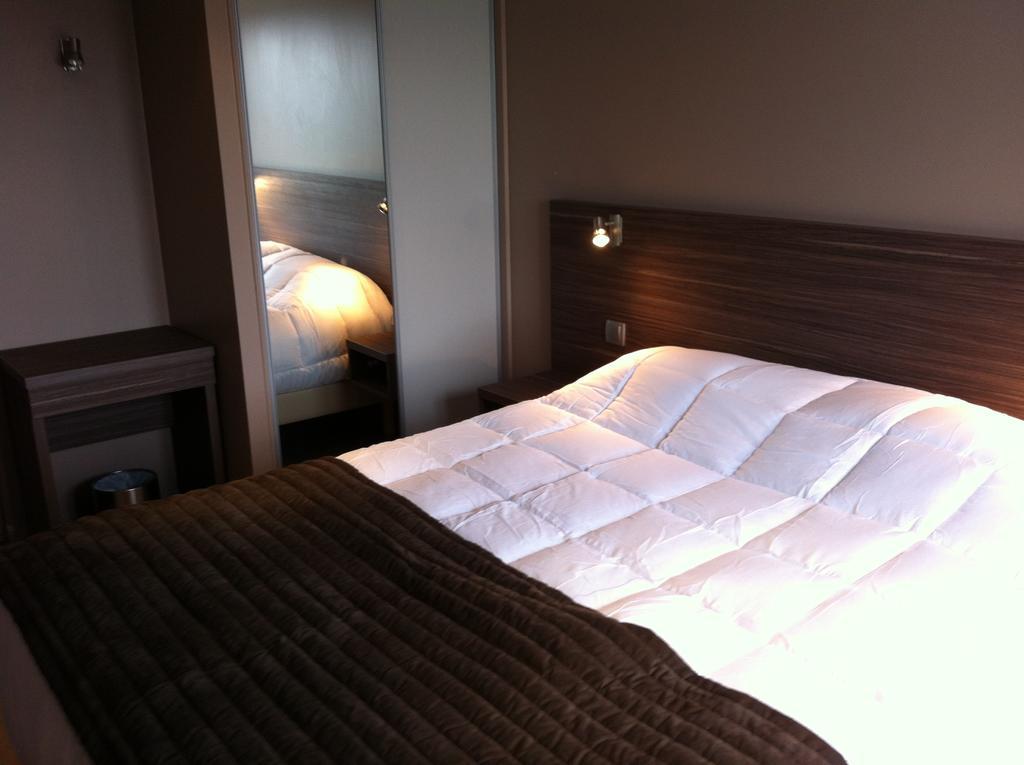 Le Relais Des Bergers Hotel Saint-Martin-en-Haut Ruang foto
